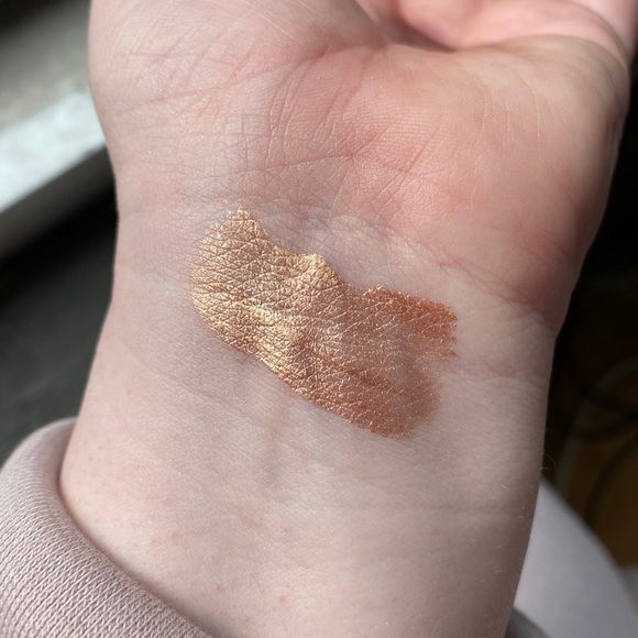 ModelCo Liquid Metal Eyeshadow in Champagne - Picture 7 of 7